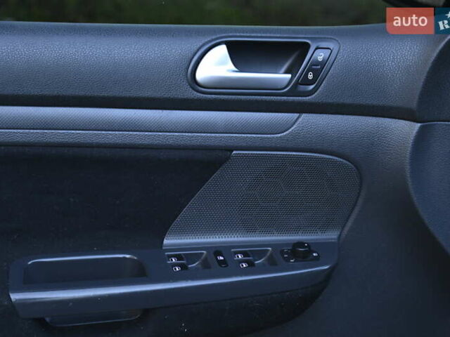 Чорний Фольксваген Гольф, об'ємом двигуна 1.4 л та пробігом 212 тис. км за 5555 $, фото 12 на Automoto.ua