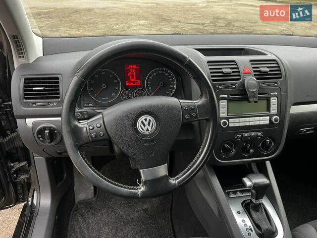 Черный Фольксваген Гольф, объемом двигателя 1.4 л и пробегом 231 тыс. км за 6799 $, фото 17 на Automoto.ua