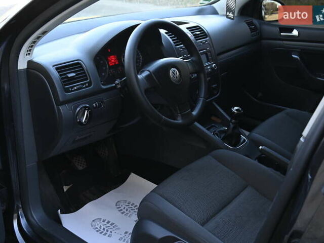 Чорний Фольксваген Гольф, об'ємом двигуна 1.4 л та пробігом 212 тис. км за 5555 $, фото 13 на Automoto.ua