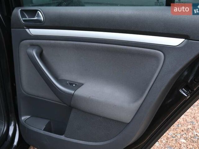 Черный Фольксваген Гольф, объемом двигателя 1.39 л и пробегом 221 тыс. км за 6800 $, фото 23 на Automoto.ua