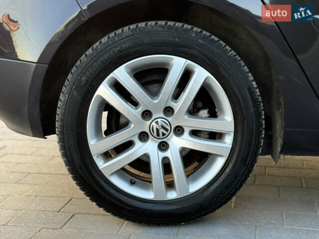 Черный Фольксваген Гольф, объемом двигателя 1.4 л и пробегом 211 тыс. км за 5690 $, фото 49 на Automoto.ua