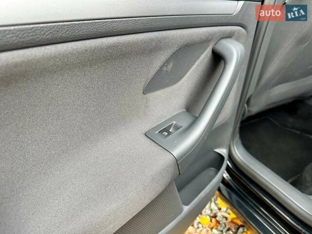 Черный Фольксваген Гольф, объемом двигателя 1.6 л и пробегом 215 тыс. км за 6300 $, фото 75 на Automoto.ua