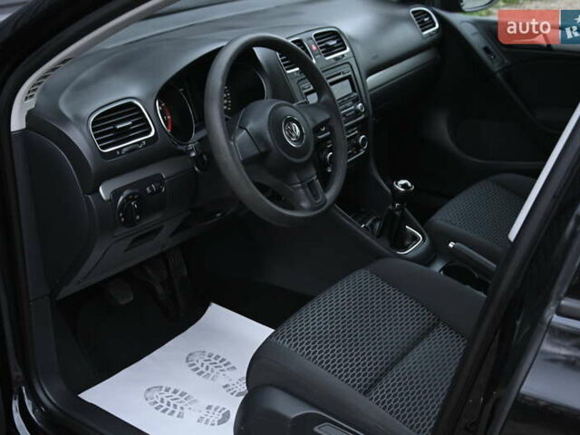 Черный Фольксваген Гольф, объемом двигателя 1.6 л и пробегом 217 тыс. км за 7700 $, фото 20 на Automoto.ua