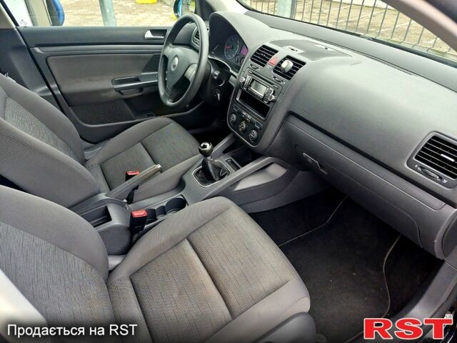 Черный Фольксваген Гольф, объемом двигателя 1.6 л и пробегом 212 тыс. км за 7099 $, фото 9 на Automoto.ua