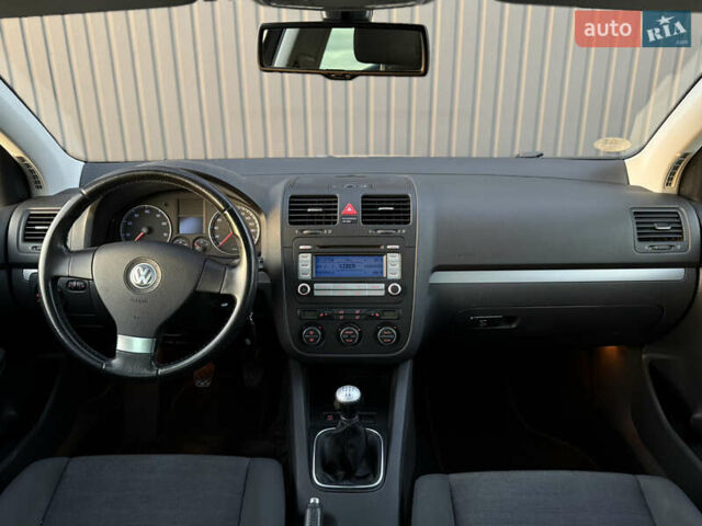 Черный Фольксваген Гольф, объемом двигателя 1.4 л и пробегом 211 тыс. км за 5690 $, фото 72 на Automoto.ua