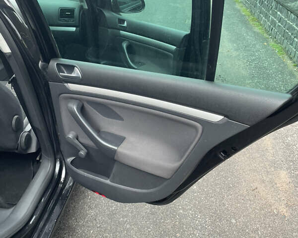 Черный Фольксваген Гольф, объемом двигателя 1.4 л и пробегом 139 тыс. км за 6600 $, фото 6 на Automoto.ua