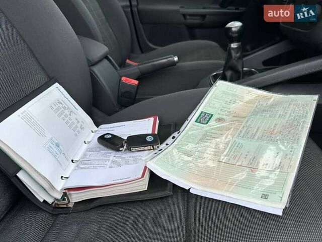 Черный Фольксваген Гольф, объемом двигателя 1.6 л и пробегом 215 тыс. км за 6300 $, фото 102 на Automoto.ua