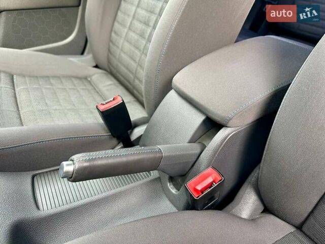 Черный Фольксваген Гольф, объемом двигателя 1.6 л и пробегом 215 тыс. км за 6300 $, фото 50 на Automoto.ua