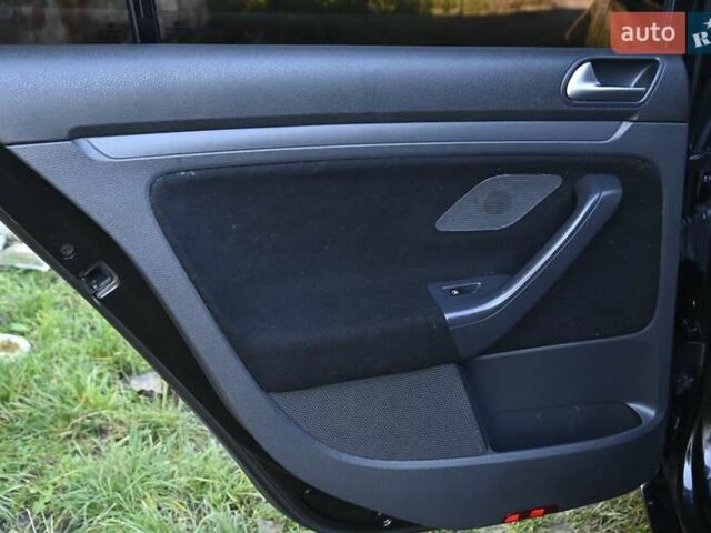 Чорний Фольксваген Гольф, об'ємом двигуна 1.4 л та пробігом 212 тис. км за 5555 $, фото 20 на Automoto.ua