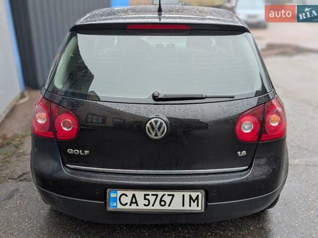 Черный Фольксваген Гольф, объемом двигателя 1.6 л и пробегом 178 тыс. км за 5950 $, фото 5 на Automoto.ua