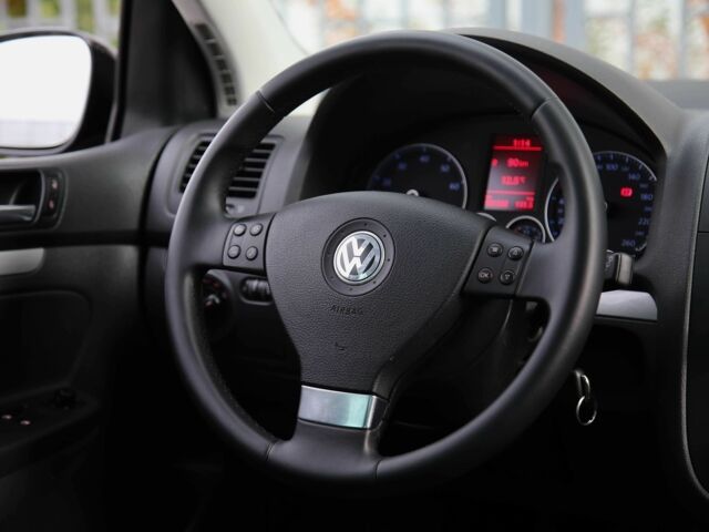 Черный Фольксваген Гольф, объемом двигателя 1.4 л и пробегом 180 тыс. км за 6900 $, фото 11 на Automoto.ua