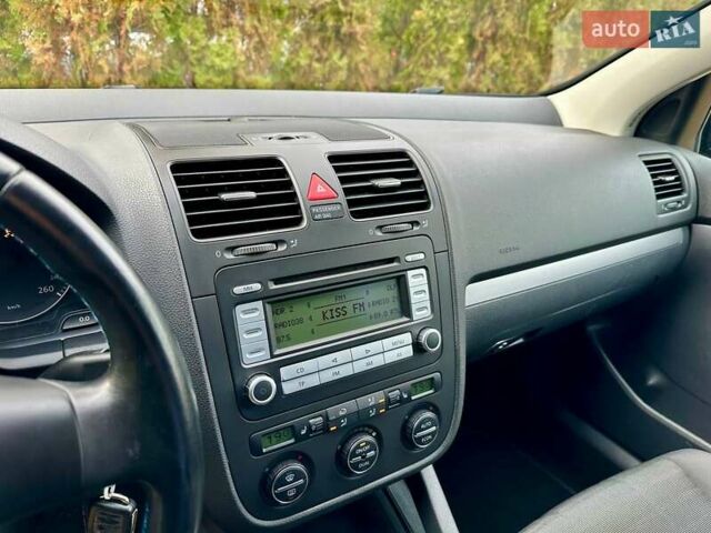 Черный Фольксваген Гольф, объемом двигателя 1.6 л и пробегом 215 тыс. км за 6300 $, фото 60 на Automoto.ua