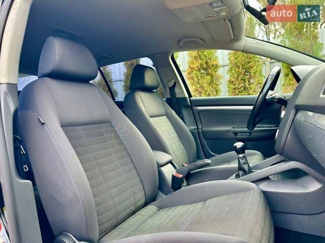 Черный Фольксваген Гольф, объемом двигателя 1.6 л и пробегом 215 тыс. км за 6300 $, фото 86 на Automoto.ua