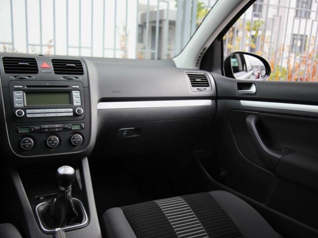 Черный Фольксваген Гольф, объемом двигателя 1.4 л и пробегом 180 тыс. км за 6900 $, фото 13 на Automoto.ua