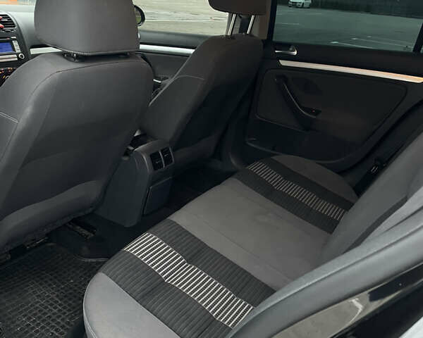 Черный Фольксваген Гольф, объемом двигателя 1.6 л и пробегом 202 тыс. км за 6600 $, фото 11 на Automoto.ua