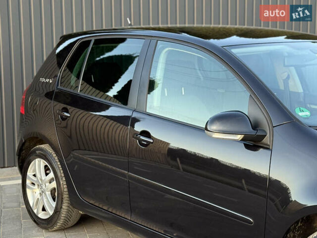 Черный Фольксваген Гольф, объемом двигателя 1.4 л и пробегом 211 тыс. км за 5690 $, фото 33 на Automoto.ua