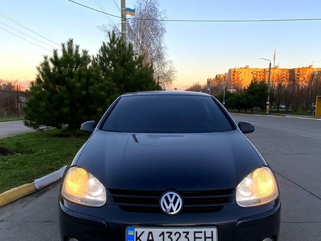 Черный Фольксваген Гольф, объемом двигателя 1.4 л и пробегом 220 тыс. км за 5700 $, фото 5 на Automoto.ua