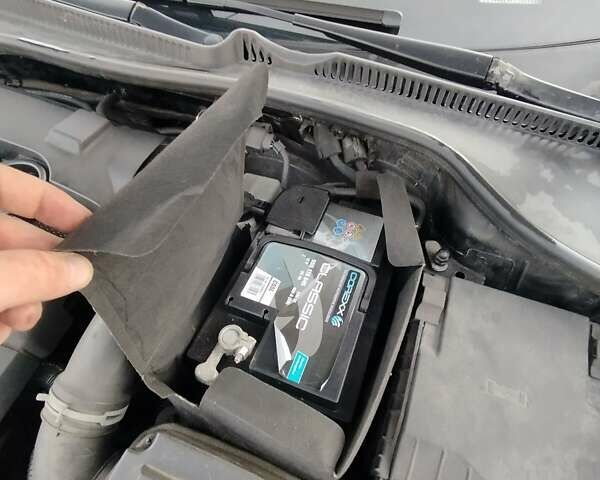 Черный Фольксваген Гольф, объемом двигателя 1.6 л и пробегом 242 тыс. км за 5850 $, фото 48 на Automoto.ua