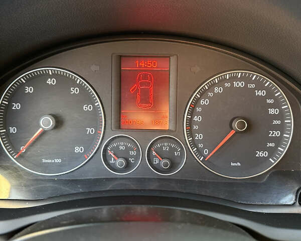 Черный Фольксваген Гольф, объемом двигателя 1.6 л и пробегом 300 тыс. км за 5299 $, фото 6 на Automoto.ua