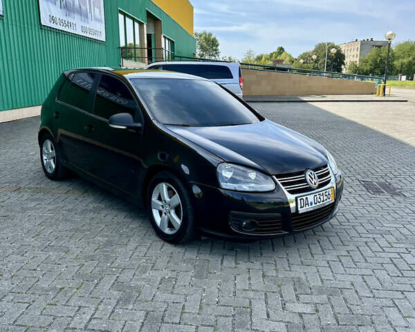 Черный Фольксваген Гольф, объемом двигателя 1.4 л и пробегом 215 тыс. км за 5999 $, фото 1 на Automoto.ua