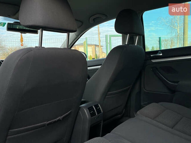 Черный Фольксваген Гольф, объемом двигателя 1.4 л и пробегом 248 тыс. км за 6999 $, фото 20 на Automoto.ua