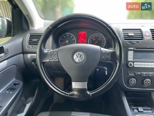 Чорний Фольксваген Гольф, об'ємом двигуна 1.6 л та пробігом 211 тис. км за 6850 $, фото 16 на Automoto.ua