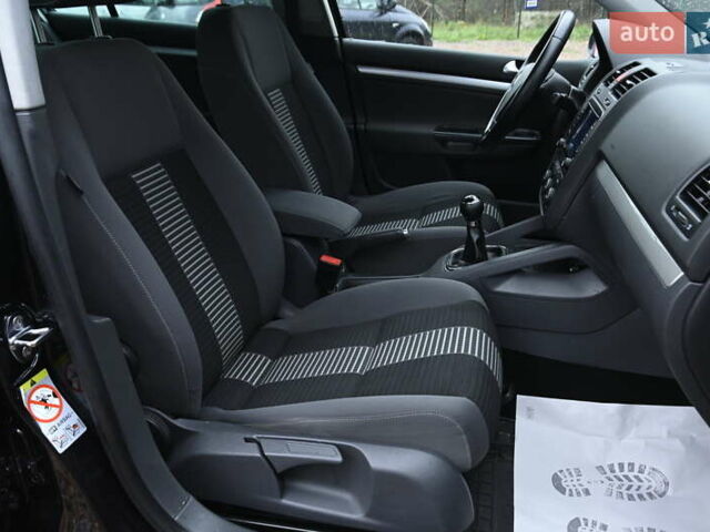 Черный Фольксваген Гольф, объемом двигателя 1.39 л и пробегом 221 тыс. км за 6800 $, фото 31 на Automoto.ua