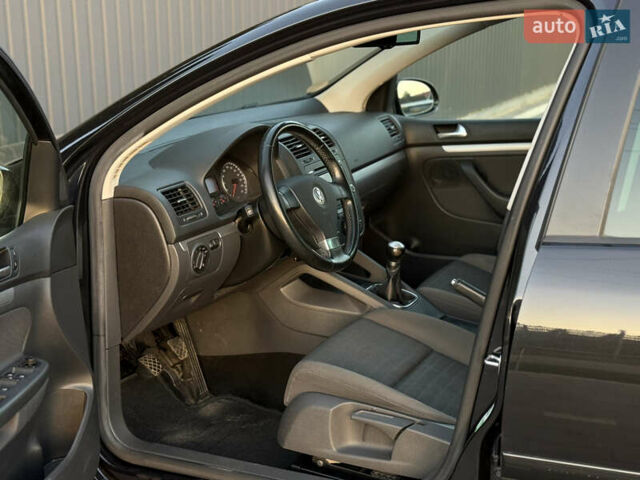 Черный Фольксваген Гольф, объемом двигателя 1.4 л и пробегом 211 тыс. км за 5690 $, фото 51 на Automoto.ua