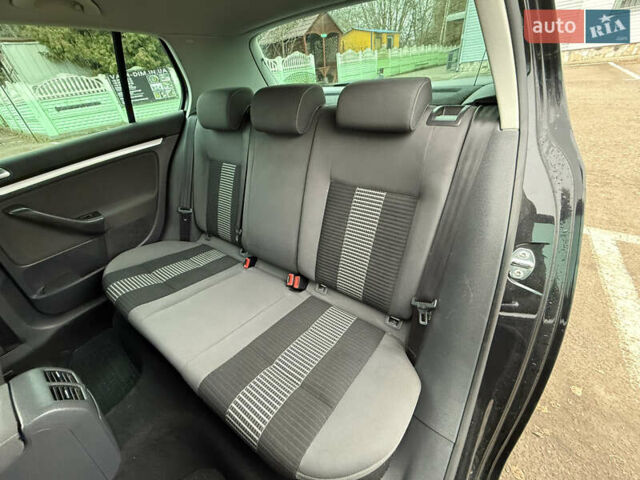 Черный Фольксваген Гольф, объемом двигателя 1.6 л и пробегом 226 тыс. км за 6950 $, фото 9 на Automoto.ua