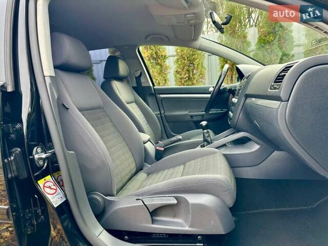 Черный Фольксваген Гольф, объемом двигателя 1.6 л и пробегом 215 тыс. км за 6300 $, фото 77 на Automoto.ua