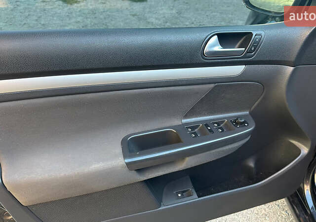 Чорний Фольксваген Гольф, об'ємом двигуна 1.6 л та пробігом 230 тис. км за 7600 $, фото 21 на Automoto.ua