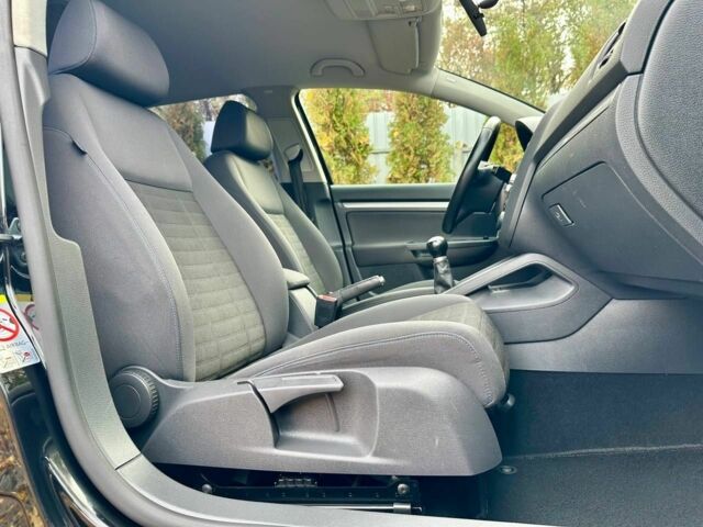 Черный Фольксваген Гольф, объемом двигателя 1.6 л и пробегом 215 тыс. км за 6300 $, фото 21 на Automoto.ua