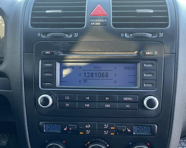 Черный Фольксваген Гольф, объемом двигателя 1.6 л и пробегом 340 тыс. км за 4999 $, фото 14 на Automoto.ua