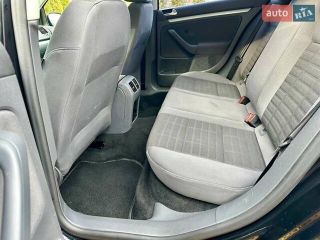 Черный Фольксваген Гольф, объемом двигателя 1.6 л и пробегом 215 тыс. км за 6300 $, фото 67 на Automoto.ua