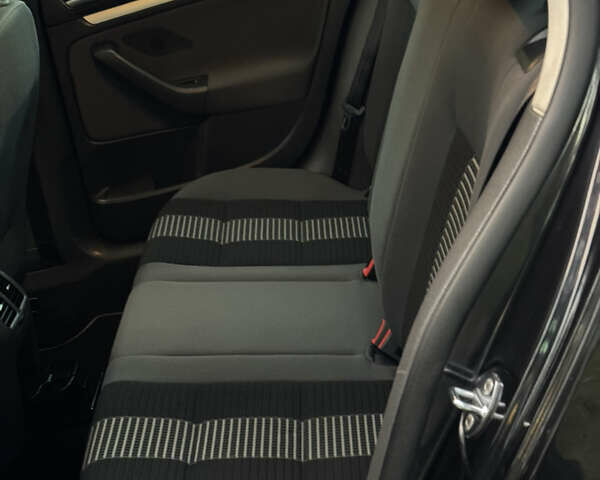 Чорний Фольксваген Гольф, об'ємом двигуна 1.6 л та пробігом 203 тис. км за 6600 $, фото 20 на Automoto.ua