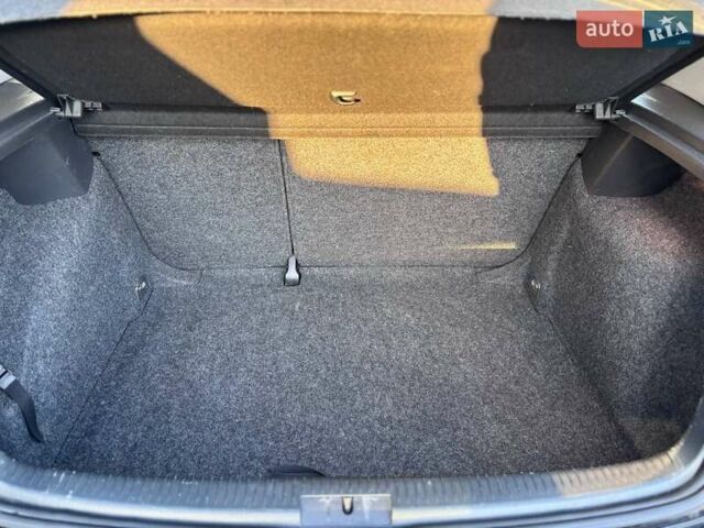 Чорний Фольксваген Гольф, об'ємом двигуна 1.6 л та пробігом 198 тис. км за 6999 $, фото 31 на Automoto.ua