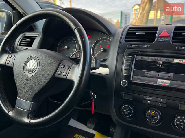 Черный Фольксваген Гольф, объемом двигателя 1.4 л и пробегом 248 тыс. км за 6999 $, фото 15 на Automoto.ua