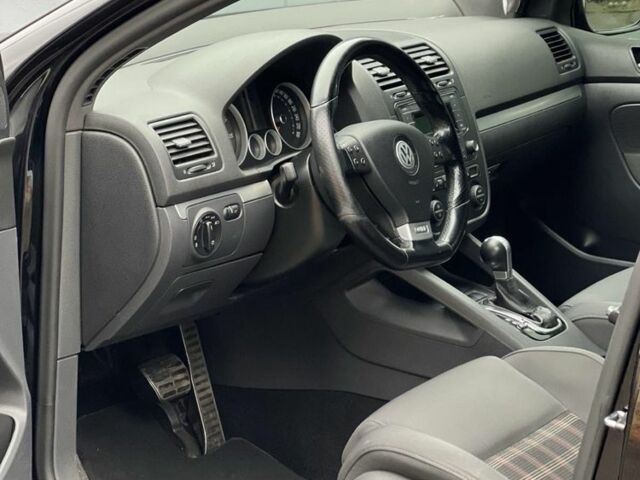 Чорний Фольксваген Гольф, об'ємом двигуна 2 л та пробігом 240 тис. км за 7600 $, фото 6 на Automoto.ua