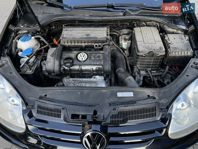 Черный Фольксваген Гольф, объемом двигателя 1.39 л и пробегом 196 тыс. км за 6300 $, фото 11 на Automoto.ua