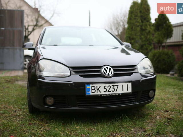 Черный Фольксваген Гольф, объемом двигателя 1.39 л и пробегом 200 тыс. км за 5900 $, фото 2 на Automoto.ua
