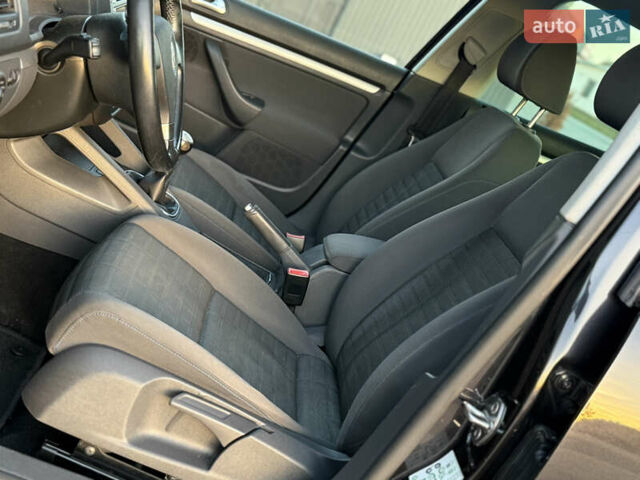 Черный Фольксваген Гольф, объемом двигателя 1.4 л и пробегом 211 тыс. км за 5690 $, фото 55 на Automoto.ua