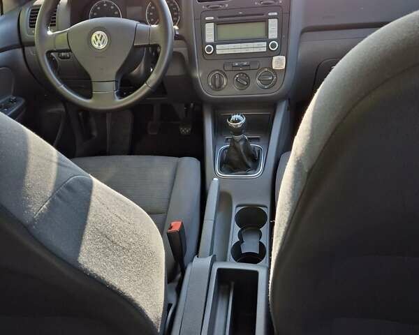 Черный Фольксваген Гольф, объемом двигателя 1.4 л и пробегом 276 тыс. км за 6600 $, фото 2 на Automoto.ua