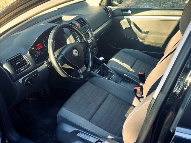 Черный Фольксваген Гольф, объемом двигателя 1.4 л и пробегом 220 тыс. км за 5650 $, фото 7 на Automoto.ua