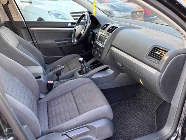 Черный Фольксваген Гольф, объемом двигателя 1.6 л и пробегом 198 тыс. км за 6999 $, фото 18 на Automoto.ua