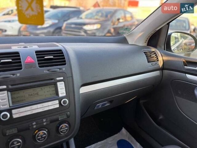 Чорний Фольксваген Гольф, об'ємом двигуна 1.6 л та пробігом 198 тис. км за 6999 $, фото 27 на Automoto.ua