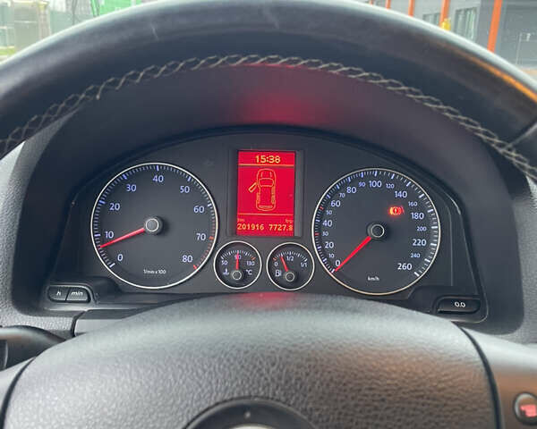 Черный Фольксваген Гольф, объемом двигателя 1.6 л и пробегом 202 тыс. км за 6600 $, фото 8 на Automoto.ua