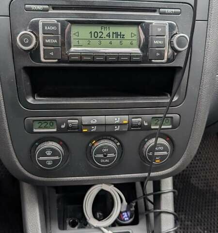 Черный Фольксваген Гольф, объемом двигателя 1.6 л и пробегом 178 тыс. км за 5950 $, фото 10 на Automoto.ua