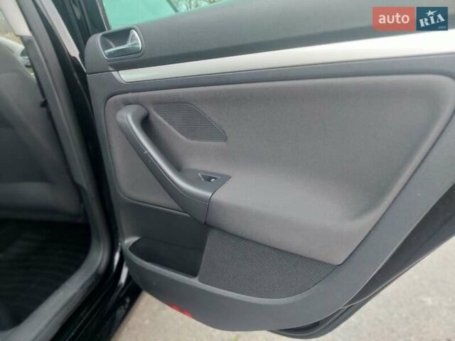 Черный Фольксваген Гольф, объемом двигателя 1.6 л и пробегом 198 тыс. км за 6499 $, фото 27 на Automoto.ua