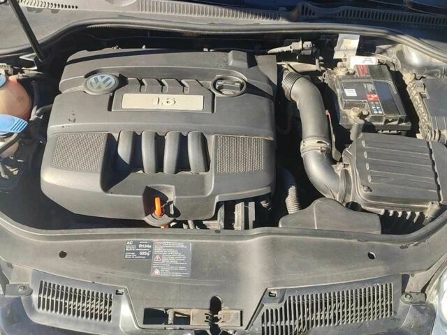 Черный Фольксваген Гольф, объемом двигателя 1.6 л и пробегом 280 тыс. км за 6150 $, фото 4 на Automoto.ua