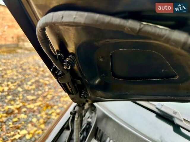 Черный Фольксваген Гольф, объемом двигателя 1.6 л и пробегом 215 тыс. км за 6300 $, фото 40 на Automoto.ua